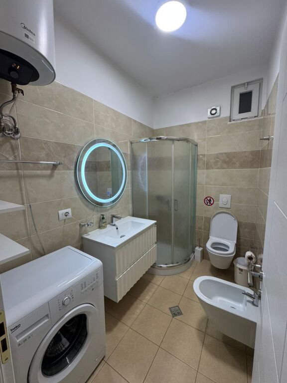 📣 AFFITTO Appartamento 2+1 📍 Kinostudio, Vicino alla Stazione di Polizia ✨   🏢 Nuova Costruzione (Con Ascensore)  🛋️ Arredato Con Condizioni Moderne   💶 Prezzo 700 Euro