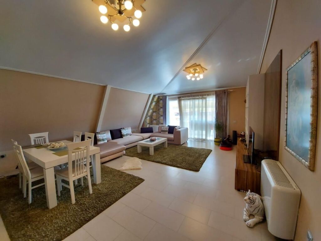 📣 AFFITTO Appartamento 3+1 Con 2 Bagni E 2 Posti Auto 📍 Fresk, Via Teleferiku ✨   🏢 Nuova Costruzione (Con Ascensore)  📐 Superficie Totale 150 m2  🛋️ Arredato Con Condizioni Moderne   💶 Prezzo 700 Euro