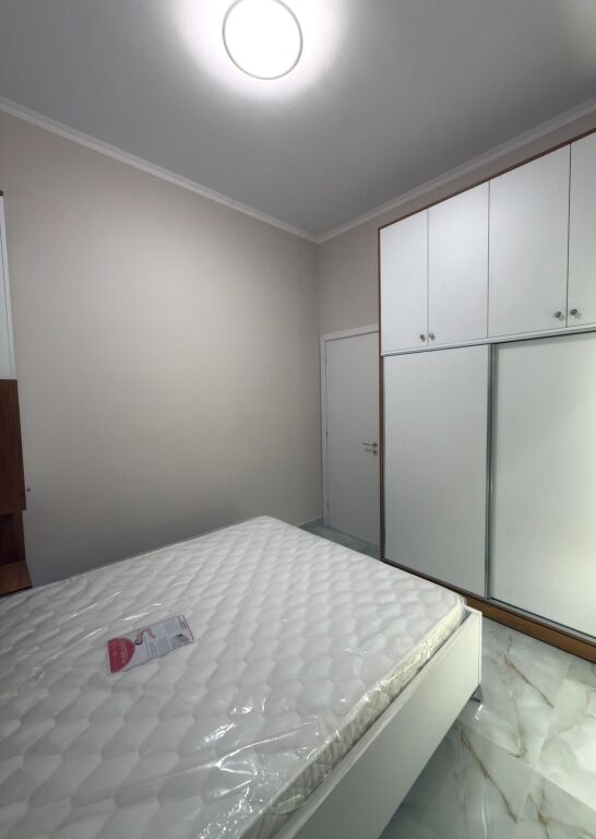 🏢Kodra e Diellit,prane Pasticeri Dumrea jepet me qera apartament1+1,i mobiluar 55,000Leke