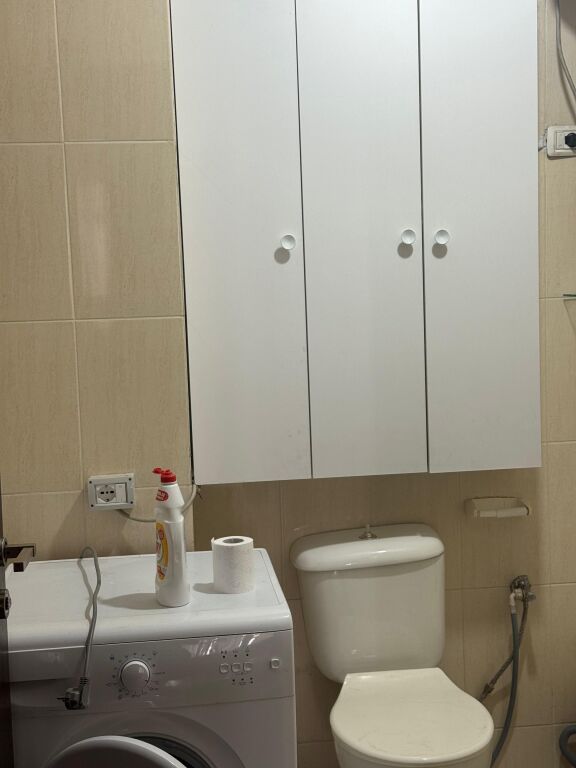 Shitet apartment te Kodra e Diellit ( buze rruges Frang Bardhi)
