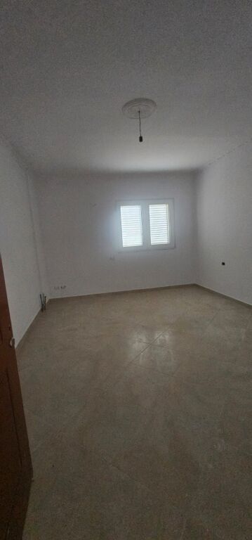 SHITET APARTAMENT 3+1 ME PISHINE PLAZH DURRES