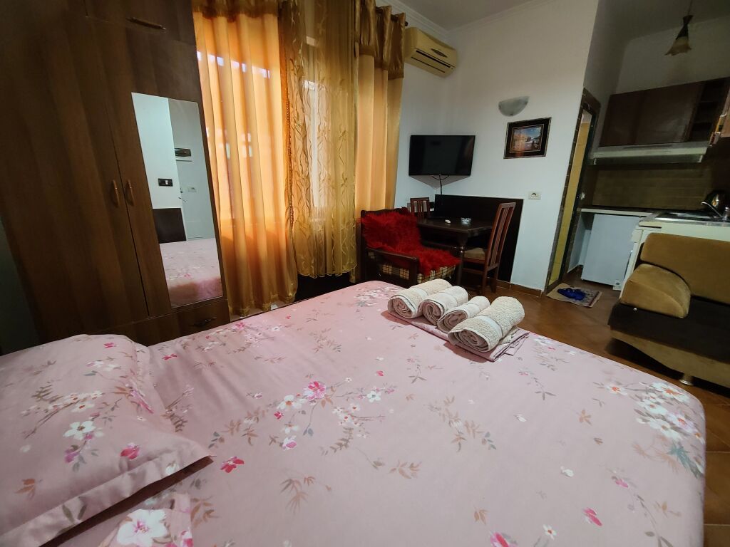 Garsonier  vetem 7min me bulevardin e Ri .internet i kompletuar  