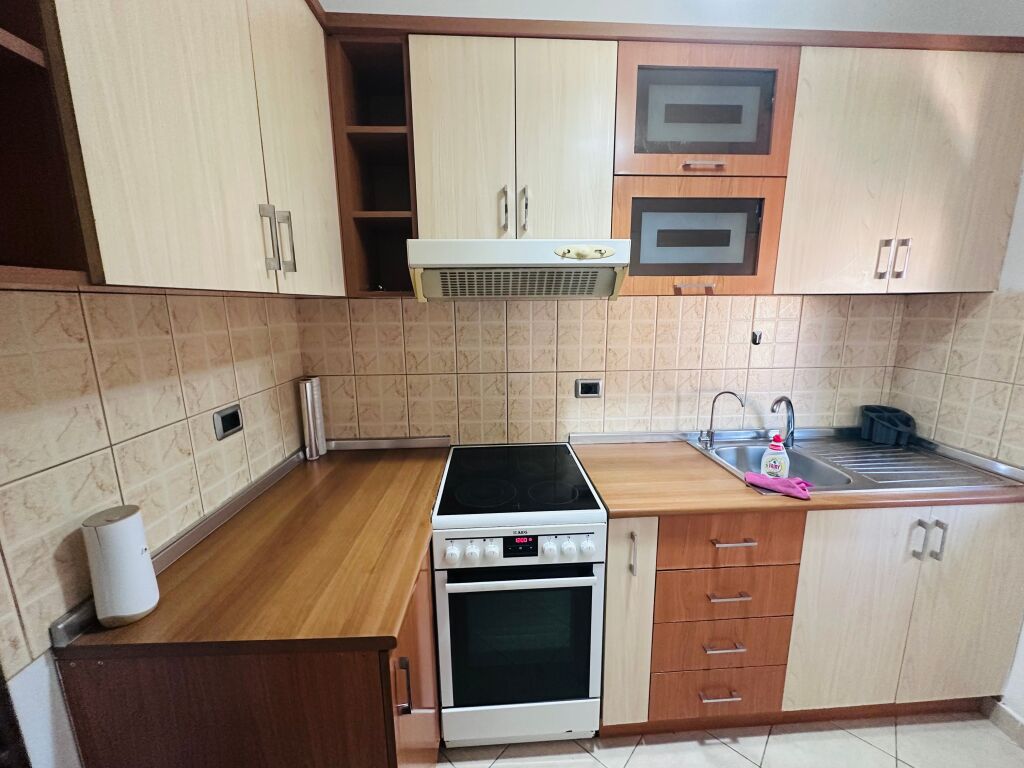 Jepet Me Qera Apartament 1+1+1 Ballkon