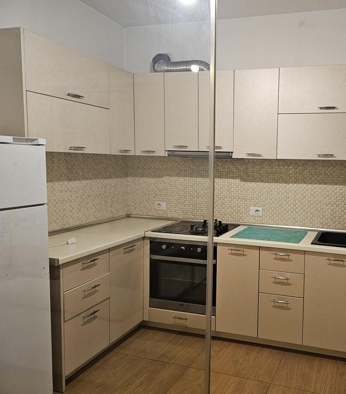 Shitet apartament 2+1+2