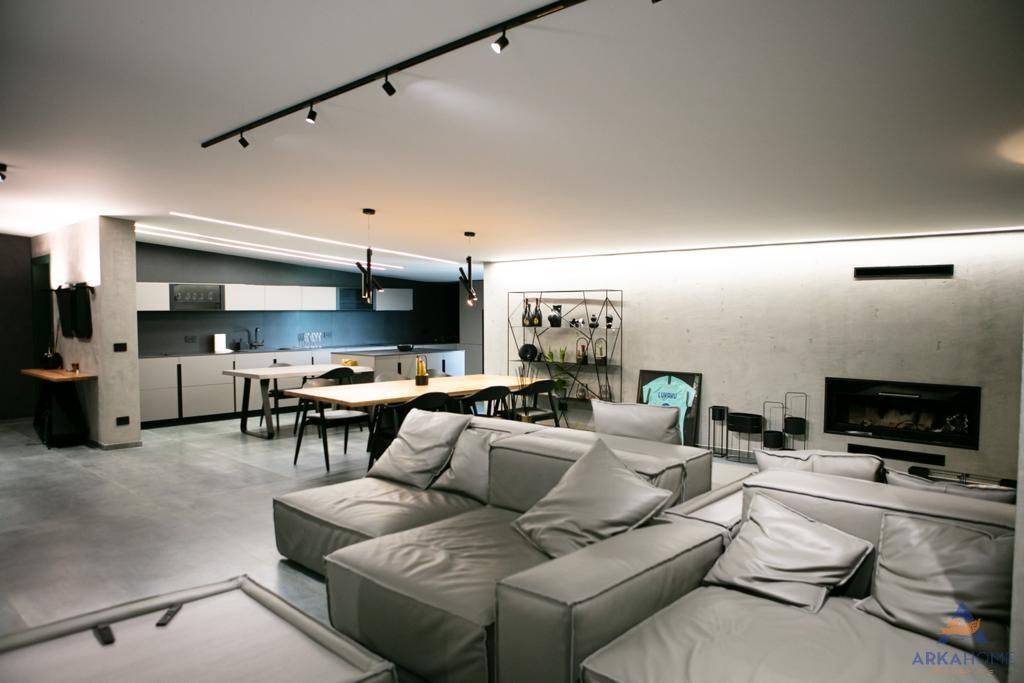 SHITET PENTHOUSE LUKSOZ 3+1+VERANDE+2 POSTE PARKIMI "LIQENI ARTIFICIAL" 850.000 EURO BASHKE ME POSTET E PARKIMIT