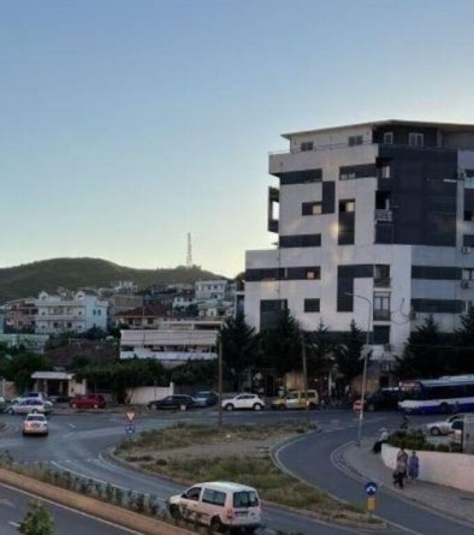 Japim me qera ambient komercial