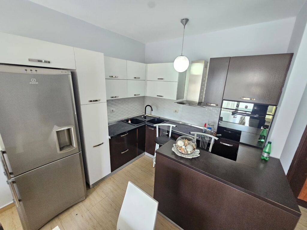 SHITET APARTAMENT 2+1+2 NË DURRËS