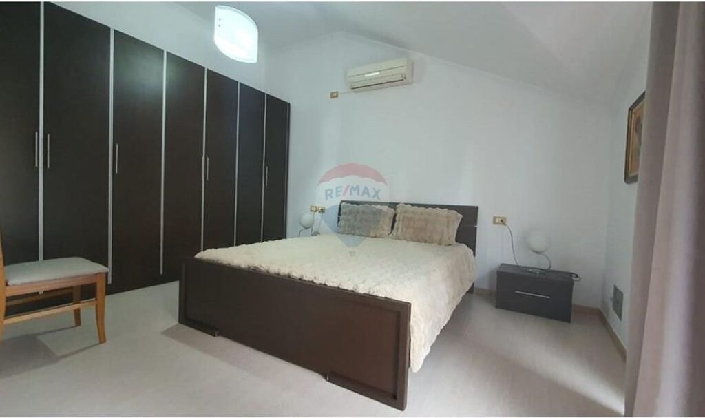 Jepet me qira apartament - Komuna e Parisit