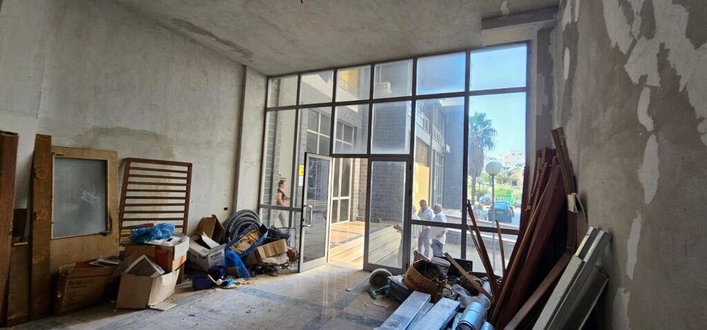 SHITET DYQAN PLAZH DURRES RRUGA E FRIGORIFERIT KOMPLEKT PRIVAT