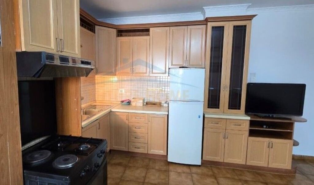 Qera , Apartament 1+1 , Rruga e kavajes..