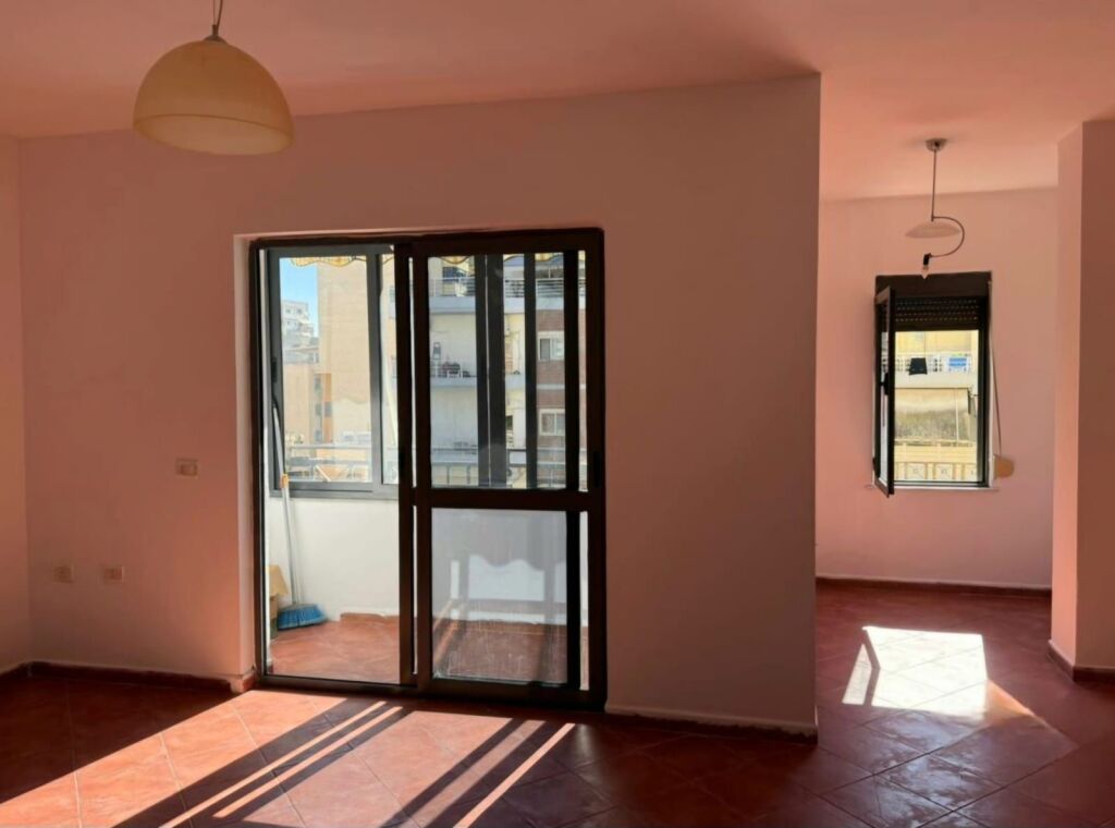 SHITET STUDIO PRANE QENDRES TR!
