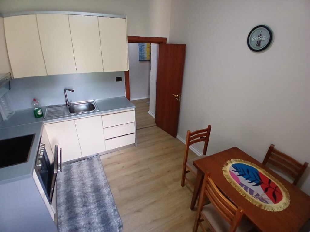 Jepet Me Qera Apartament 1+1+1 Ballkon