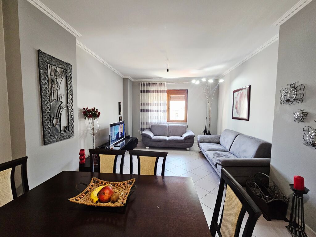 Apartament 2+1+2 me qira te Usluga, stac Trenit