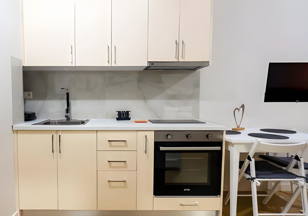 Jepet Apartament 1+1 me qira – Rruga "Muhamet Gjollesha" !