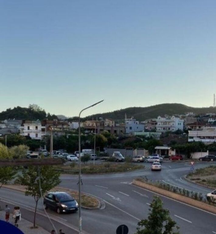 Japim me qera ambient komercial