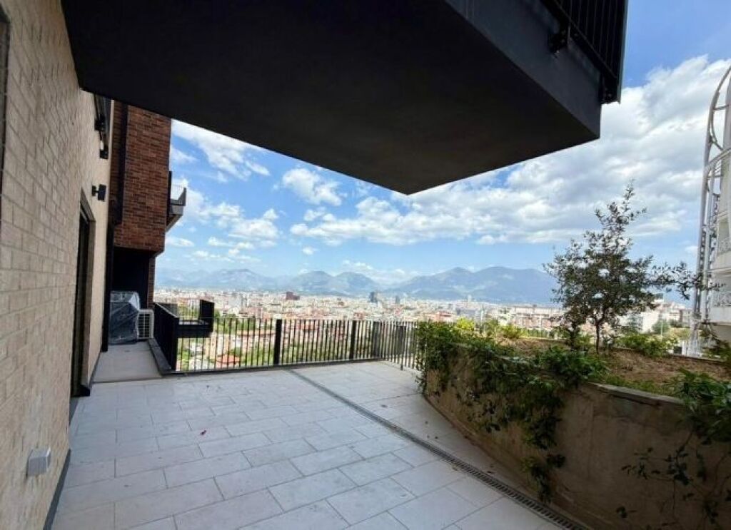 APPARTAMENTO MODERNO 2+1+2+PARCHEGGIO