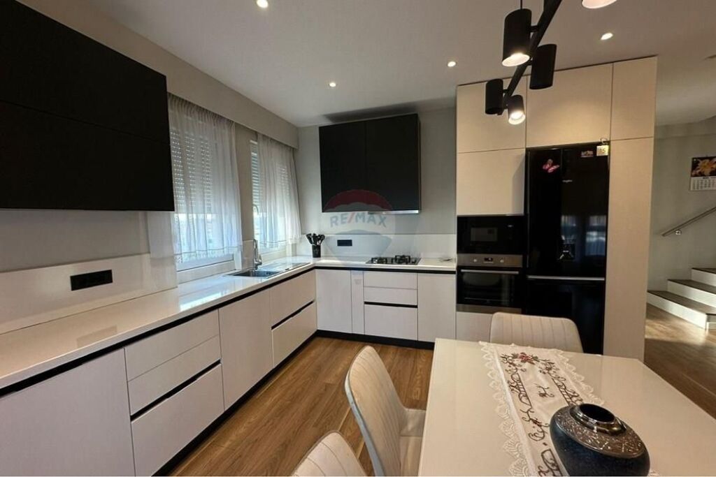 APARTAMENT 3+1+2 PER QIRA ME POST PARKIMI