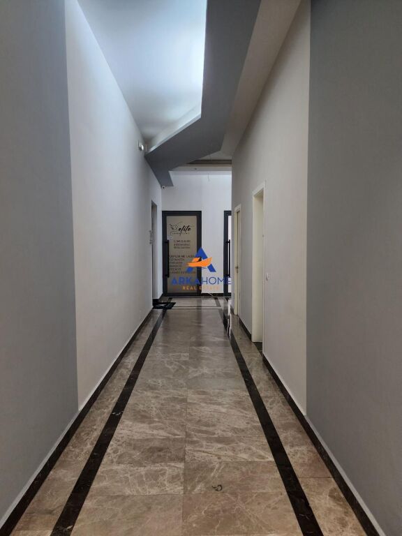 LOCALE UFFICIO IN AFFITTO 36M2 "MYSLYM SHYRI" 500 EURO