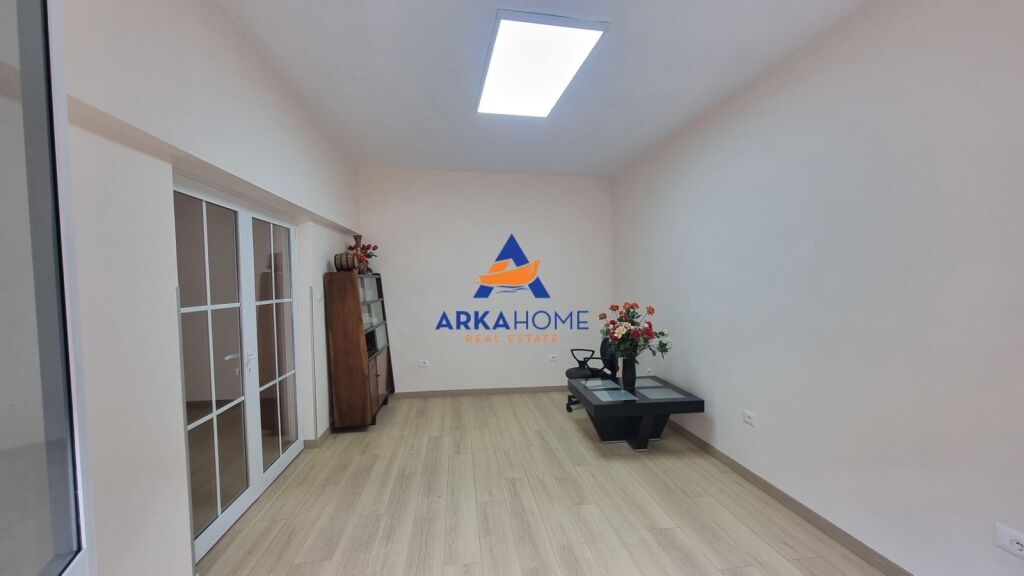 BUSINESS PREMISES FOR RENT 55M2 "MINE PEZA" 850 EURO