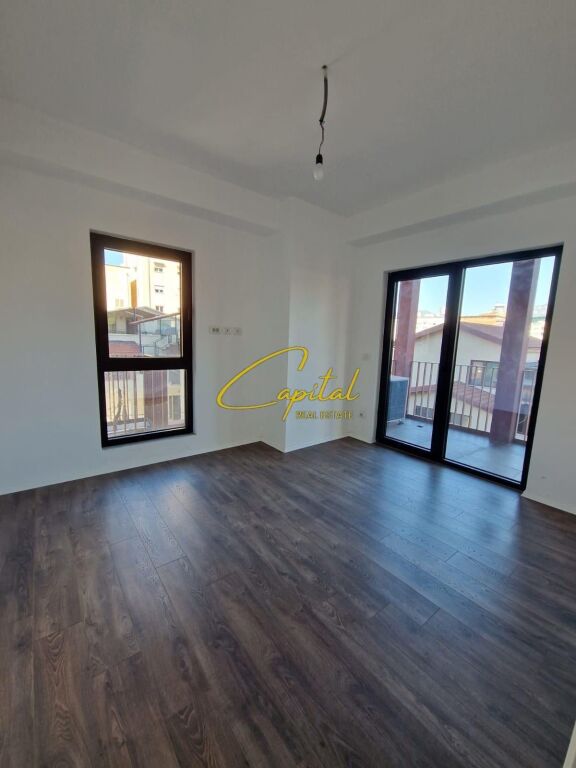 ZYRE ME QIRA 103 M2 GARDEN BUILDING RESIDENCE 120.000 LEKE