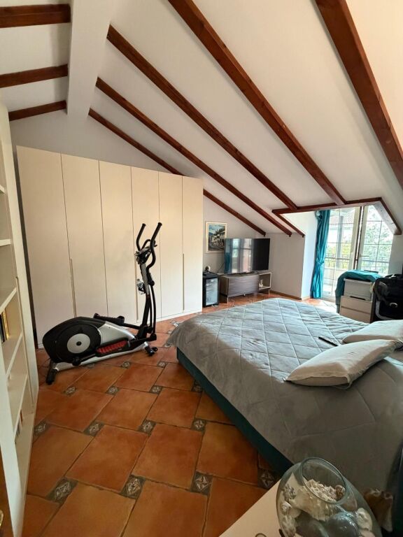 Shitet vilë 2-katëshe në Qerret