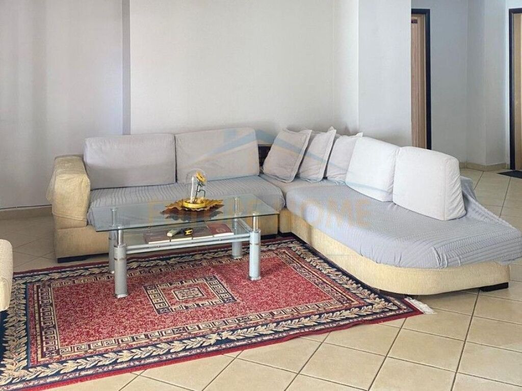 Shitet, Apartament 2+1 + Verandë, Unaza e Re