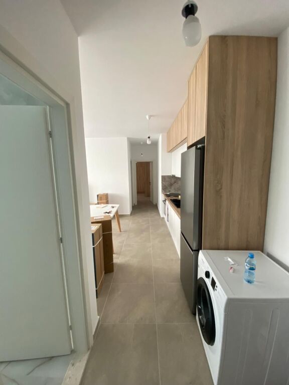Apartament i mrekullueshëm në një pallat të ri me qira 2+1