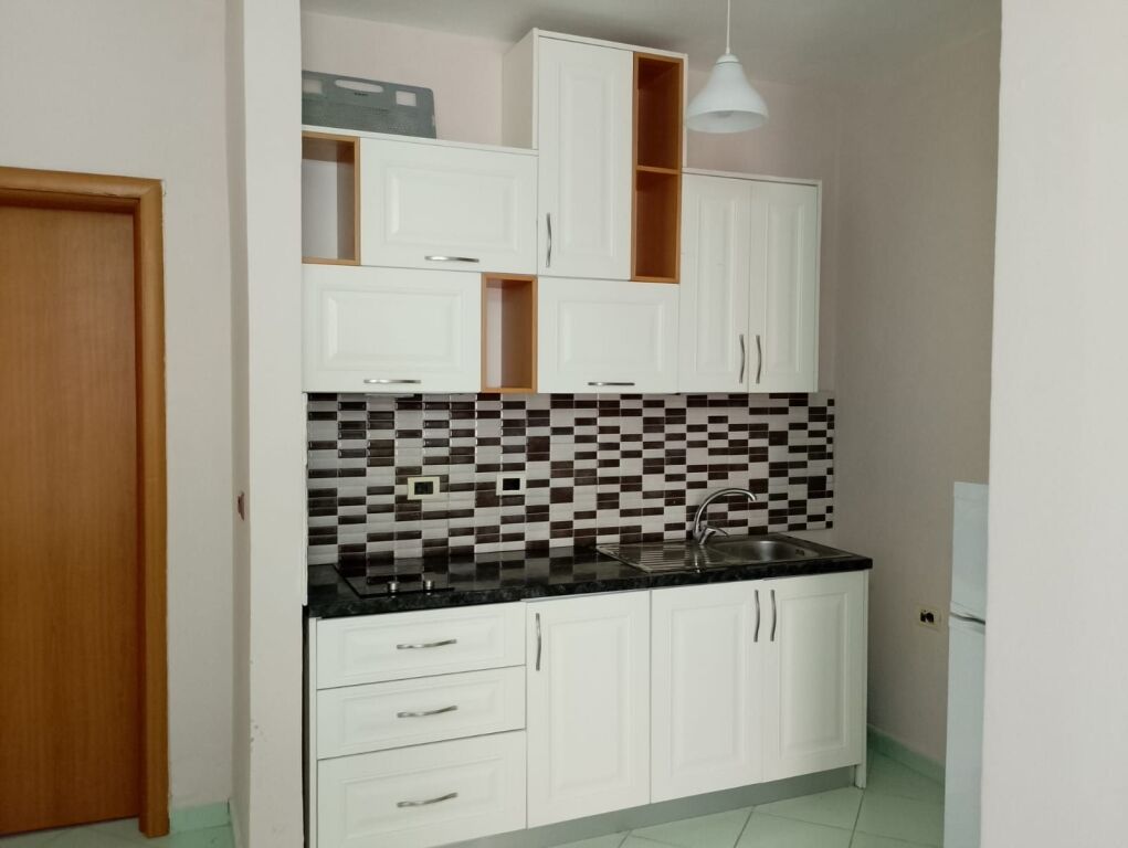 VENDESI APPARTAMENTO 1+1 SPIAGGIA DURRES