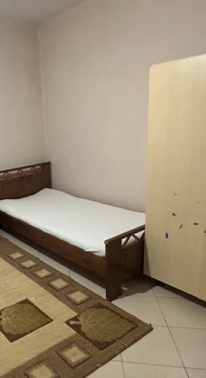 GARSIONERE 18000 LEKE. DHE APARTAMENT 1+1. 21000 LEKE.PALLATI GRAND.ISH TREGU ELEKTRIK