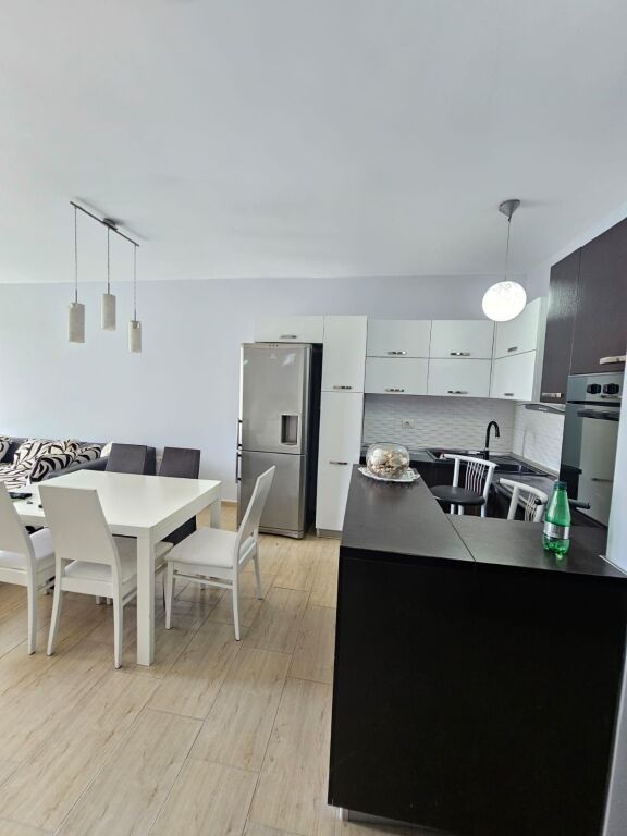 SHITET APARTAMENT 2+1+2 NË DURRËS