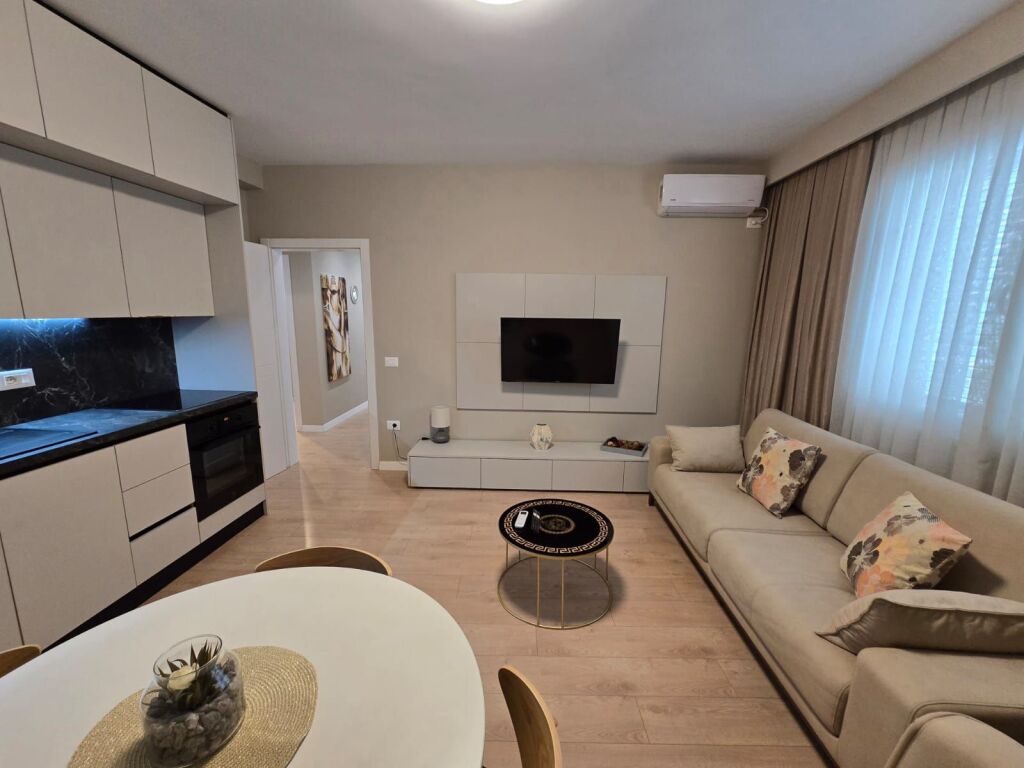 FOR SALE: 2+1 APARTMENT / Kavaja Street, near the Orthodox Church