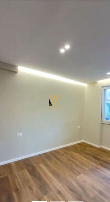 JEPET ZYRE 30 M2 ME QERA TEK LICEU,RR.ELBASANIT 40.000 LEKE