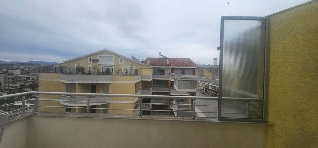 SHITET APARTAMENT 3+1 ME PISHINE PLAZH DURRES