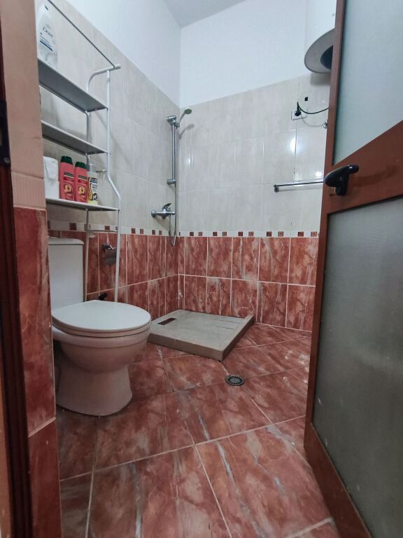 Appartamento 2+1 a Shkembi i Kavajes in Affitto