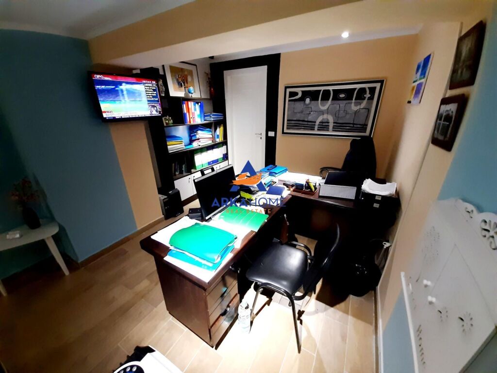OKAZION SHITET AMBIENT ZYRE 41M2 "RRUGA MUHAMET GJOLLESHA, PRANË GJYKATËS CIVILE " 105000 EURO