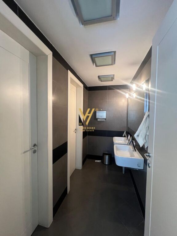 UFFICIO 116 M2 IN AFFITTO A BLLOK 2.000 EURO