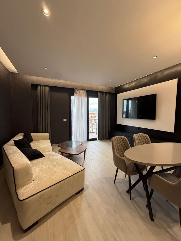 🏠AFFITTASI Super Appartamento 2+1+2 blocco 📍Tirana Garden Building, Via Kavaja 🛋️Arredamento nuovo e moderno