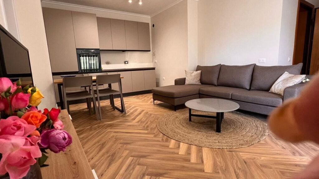 Apartament 2+1+2 per qira te Rruga e Kavajes