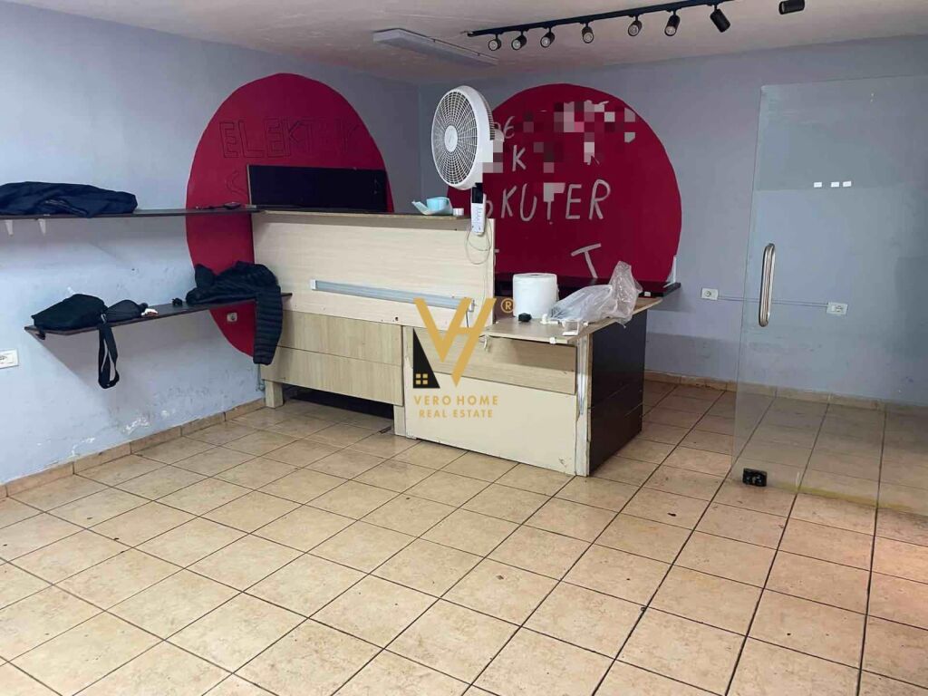 JEPET ZYRE 45 M2 ME QERA TE RRUGA E DIBRES 30.000 LEKE