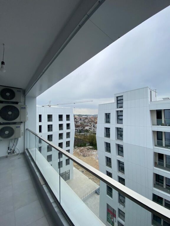 Apartament i mrekullueshëm në një pallat të ri me qira 2+1