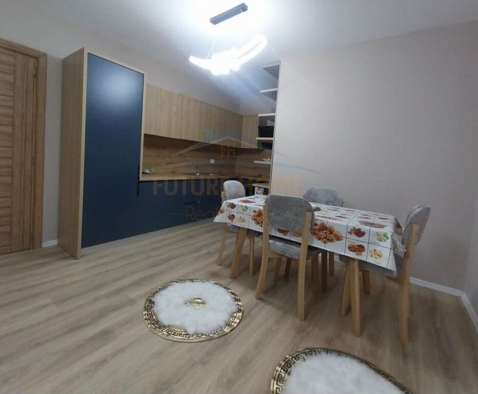 Affitto, Appartamento 2+1+2+Posto Auto, Via 5-Maji, Tirana.