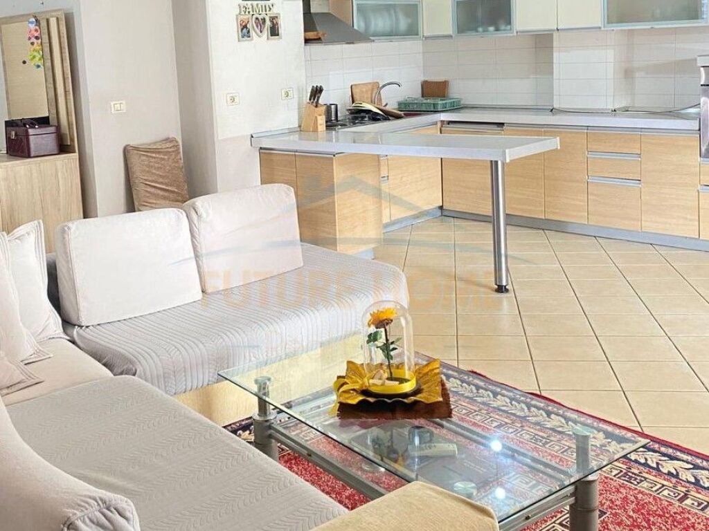 Shitet, Apartament 2+1 + Verandë, Unaza e Re