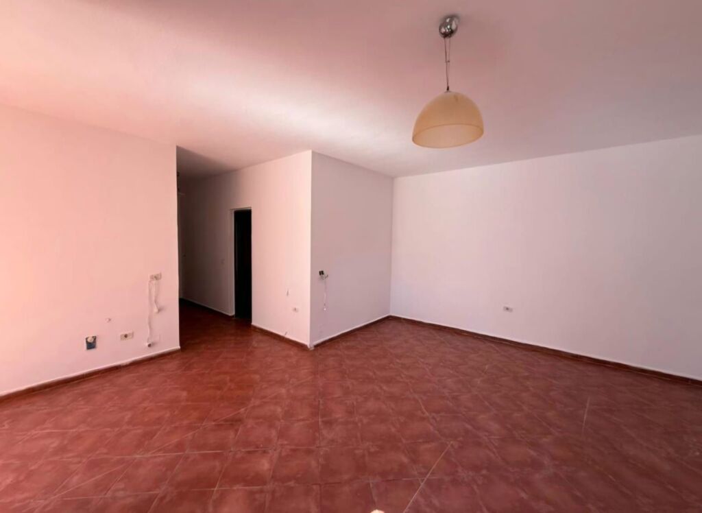 SHITET STUDIO PRANE QENDRES TR!
