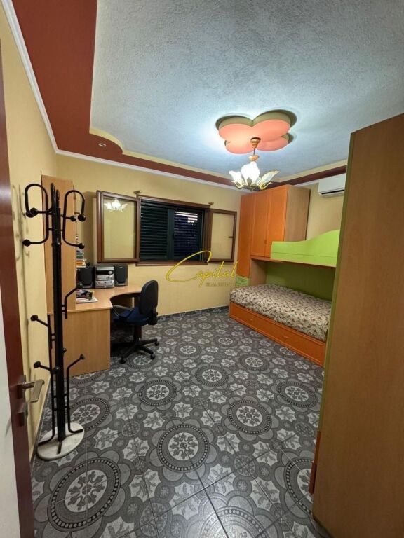 SHITET VILE PRIVATE 180 M2 ISH SATCIONI TRENIT 290.000 EURO