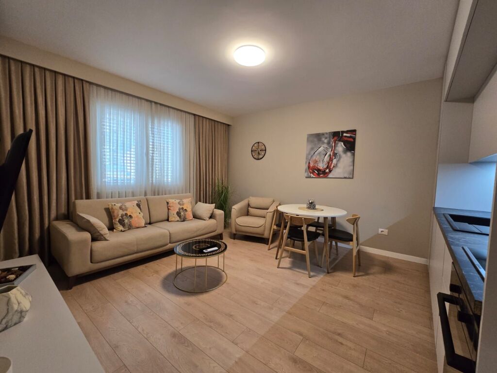 FOR SALE: 2+1 APARTMENT / Kavaja Street, near the Orthodox Church