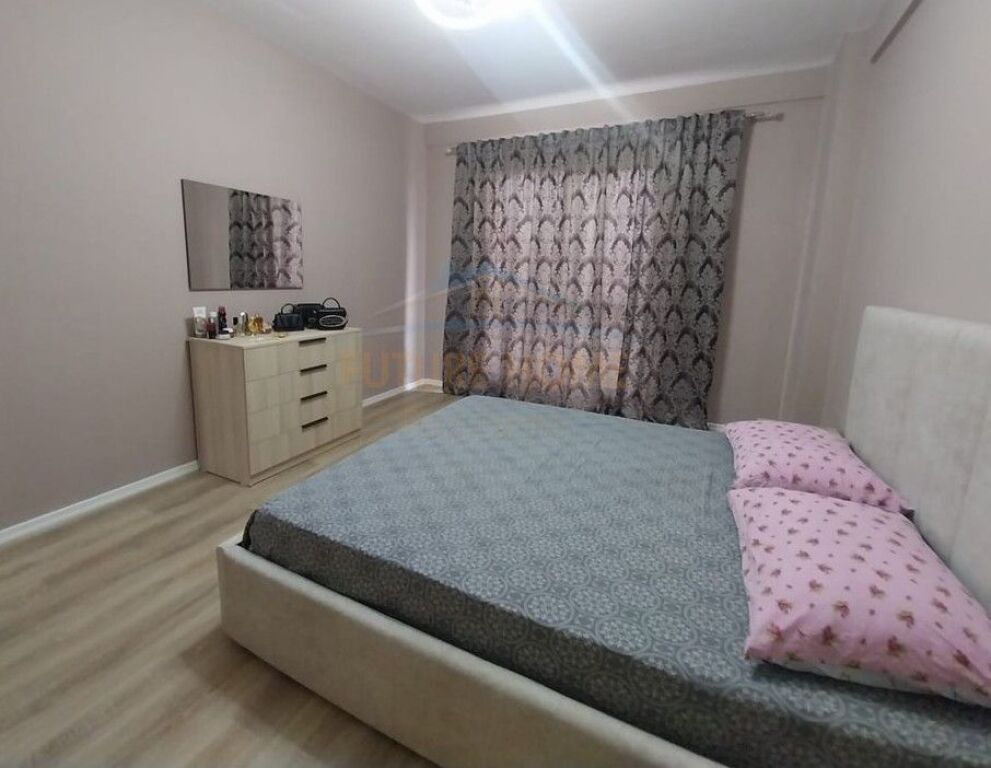 Affitto, Appartamento 2+1+2+Posto Auto, Via 5-Maji, Tirana.