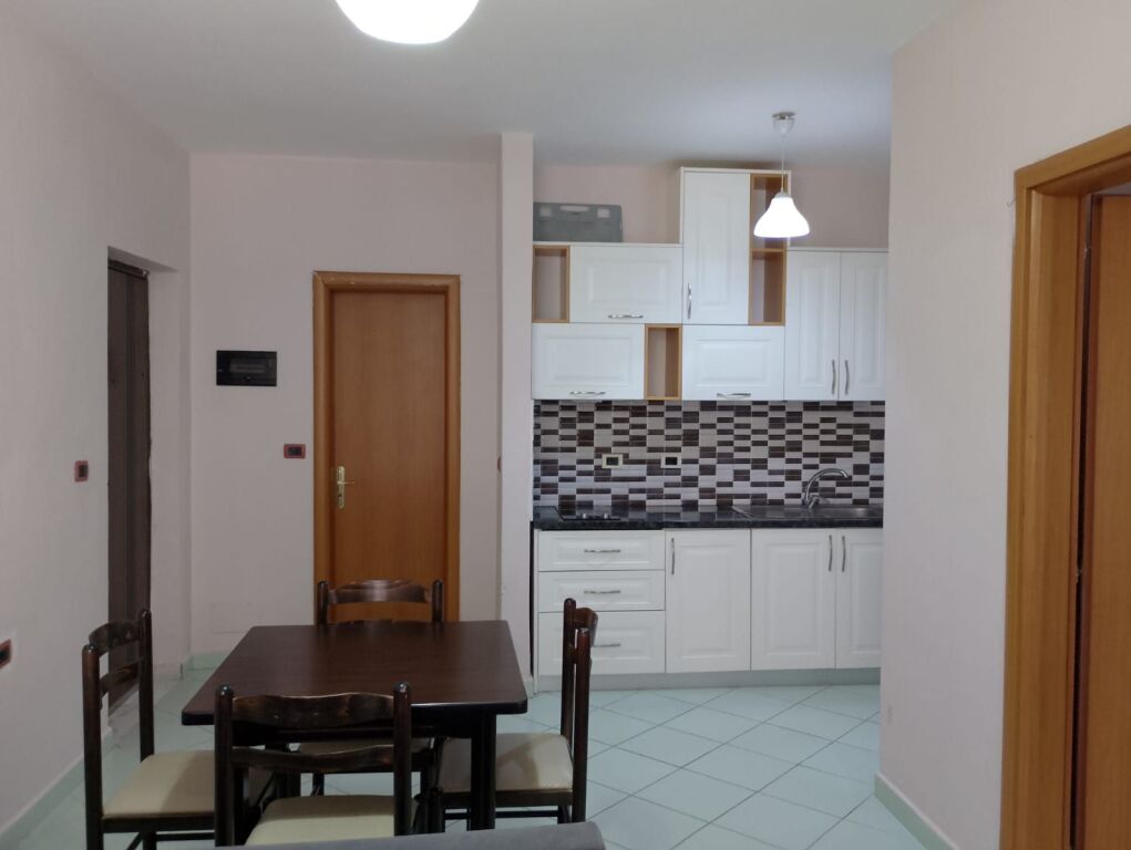 VENDESI APPARTAMENTO 1+1 SPIAGGIA DURRES