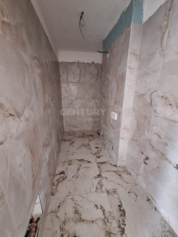 Apartament 1+1 për shitje në Univers City – Investim ideal në një zonë në zhvillim