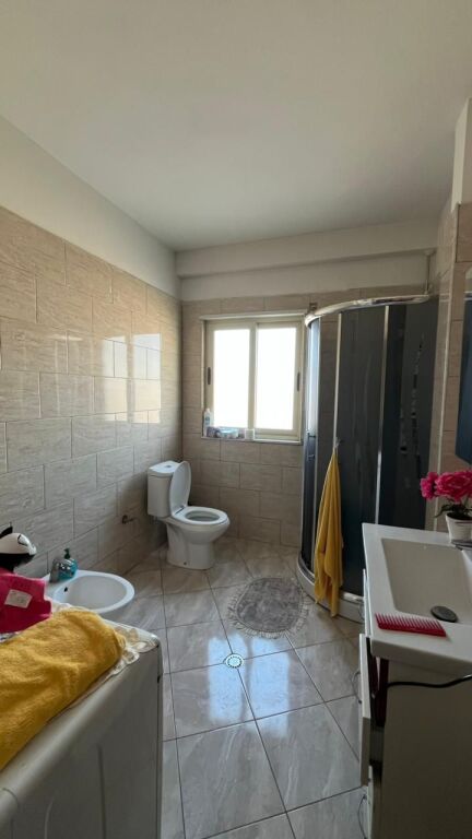 Shitet, Apartament 2+1,Ish Rajoni Durres, Durres!
