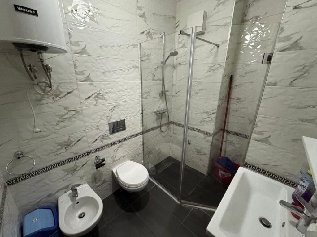 📣 QERA Apartament 1+1 📍 21 Dhjetori 🛣️ Rruga "Frosina Plaku" ✨